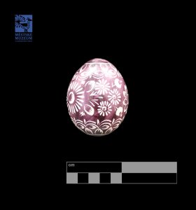 Vyškrabávaná fialová kraslice